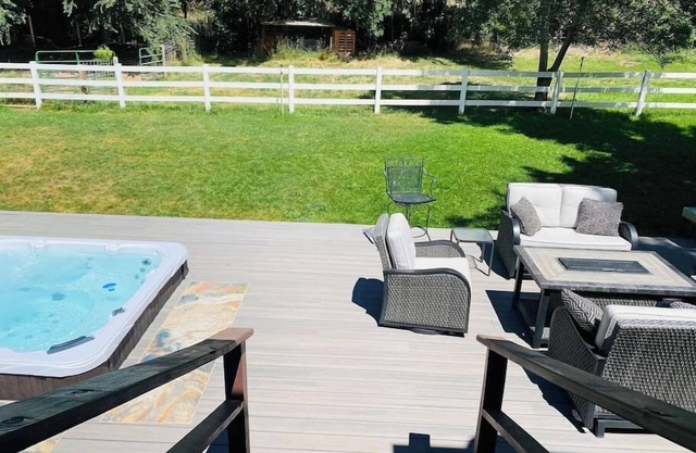 Canyon Creek Retreat - Pets, Game-Room, Hot Tub, Room-to-Roam