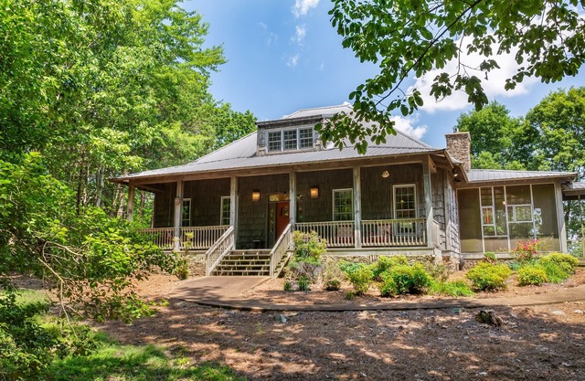 Canyon Hideaway Cottage - Secluded 2 Acres! Swing Bed & FP on Screened Porch