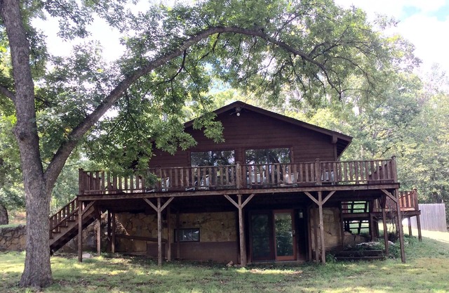Canyon Hill Cabin- situé dans les collines de Dougherty entre Sulphur et Davis, OK.
