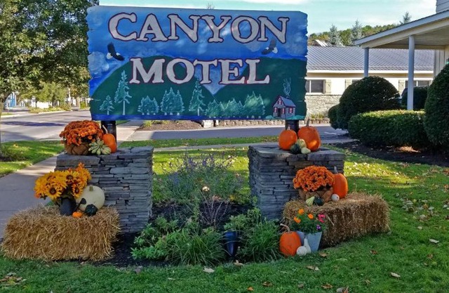 Canyon Motel