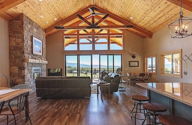 Retraite Canyon Pines | Faites glisser le pont | Jacuzzi | Vue imprenable
