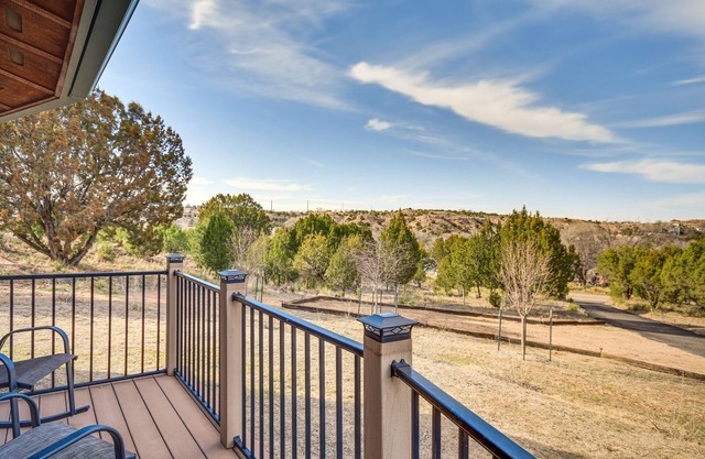‘Canyon Rim Retreat’ w/ Private Yard & Hot Tub!