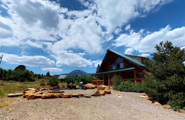 Canyon View Family Cabin, Deck, TV Room, Games, BBQ, Campfire