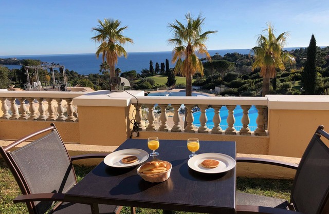 Cap Esterel Agay - grand jardin - vue exceptionnelle mer et piscine