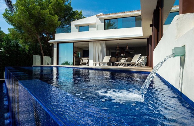 Cap Martinet - Six Chambres Villa, Couchages 12