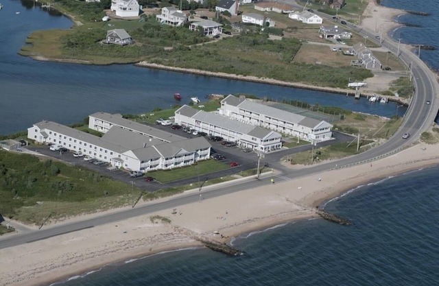 Cape Cod, Beachfront Condo, Falmouth Available July 14,—July 21, 2023 7 nights