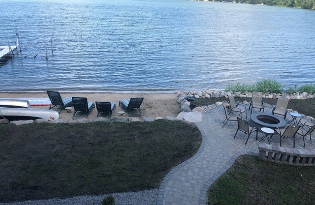Cape Lake Style maison avec front de mer - à seulement 1 heure de Minneapolis MN.