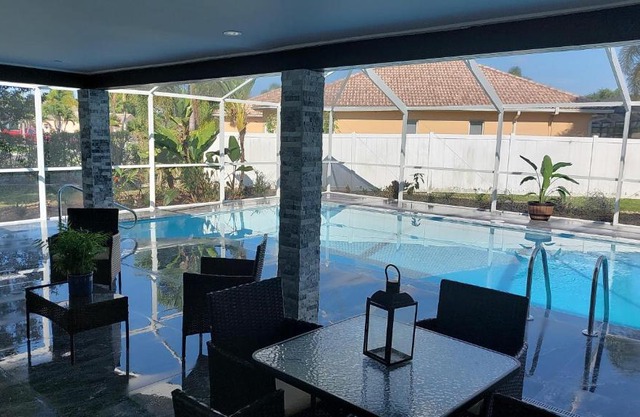 CAPE CORAL CANALFRONT