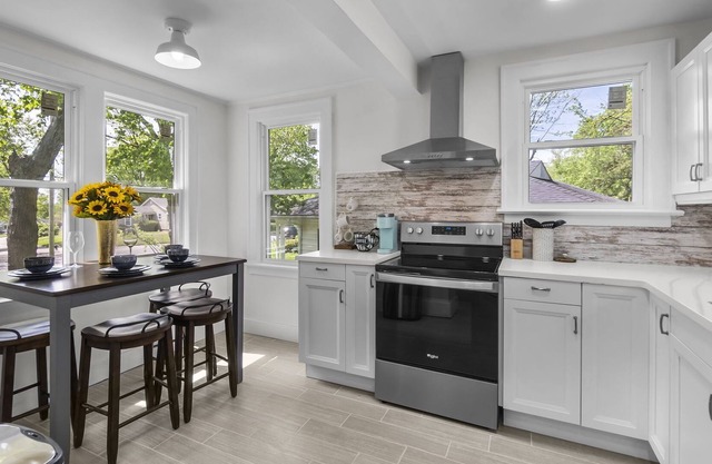Cape Girardeau's Rustic Modern Stay 3BR/2.5B Huge!