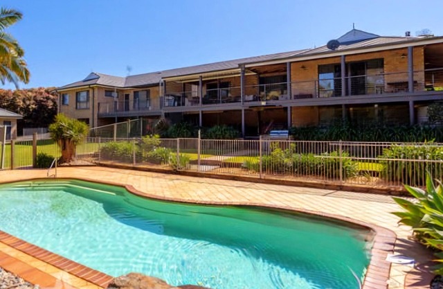 Cape Oasis! Private retreat on acres by the sea with large pool. Pet friendly!