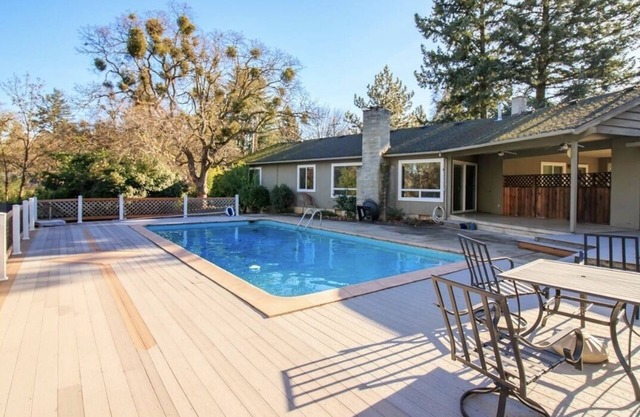 Capital House- Private Getaway with POOL!