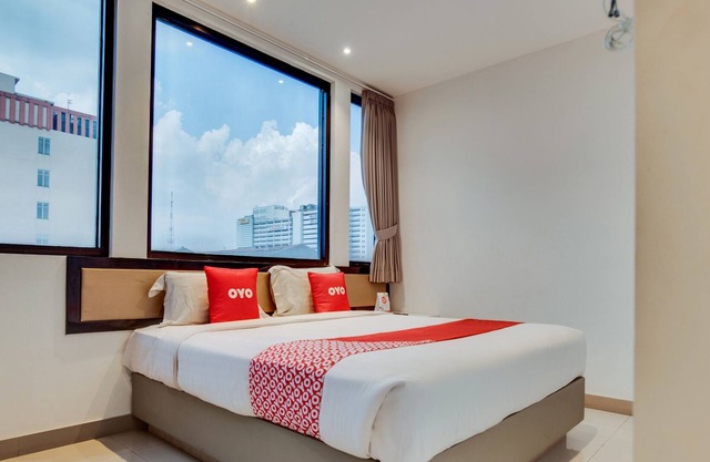 Capital O 3735 Liv Hotel
