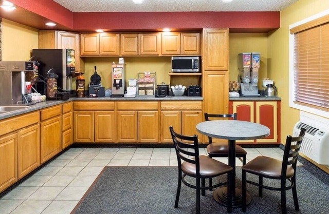 Amerihost Inn & Suites Kingdom City