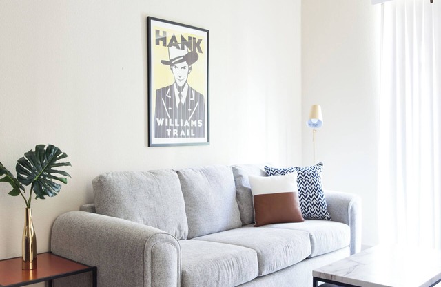 Cozy 1 BR Loft Just 5 Min Drive to Capitol Bldg