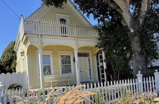Capitola Cozy Cottage (30-day rental)