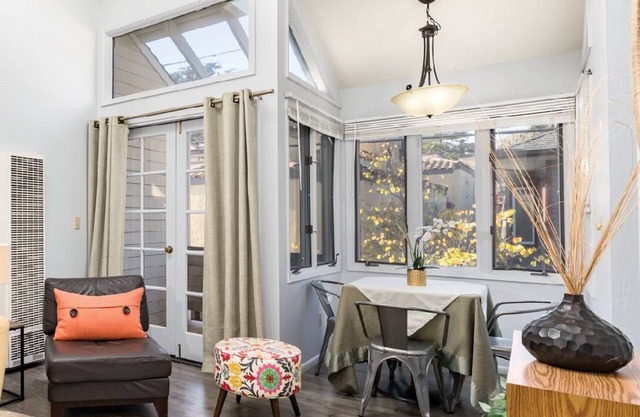 Capitola Hideaway - Cozy two-story Condo