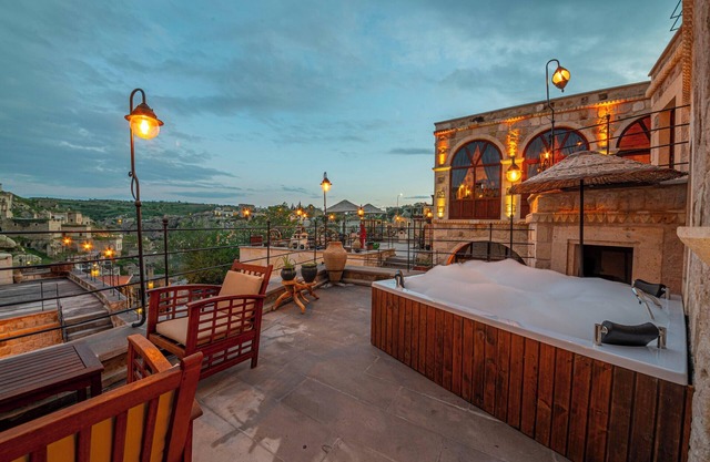 CAPP ROYAL CAVE HOTEL