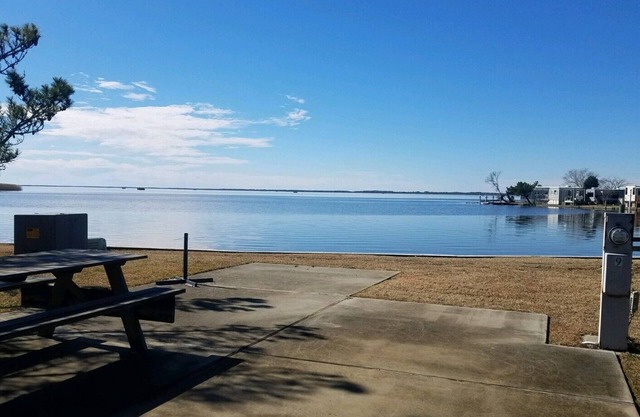 Captain's Quarters Beach Rental lot 200