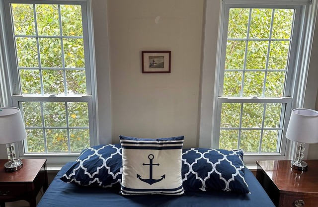 2 Bedroom Guest Suite. Walk to Everything.