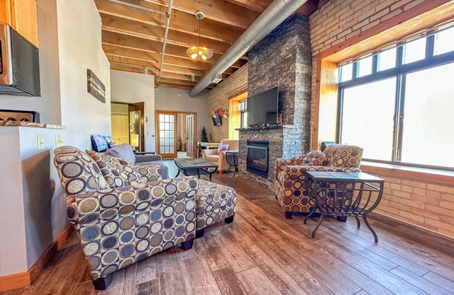Captains Canal Park Suite