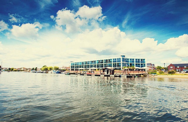Captains Club Hotel