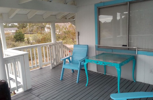 Captains Quarters waterfront cottage