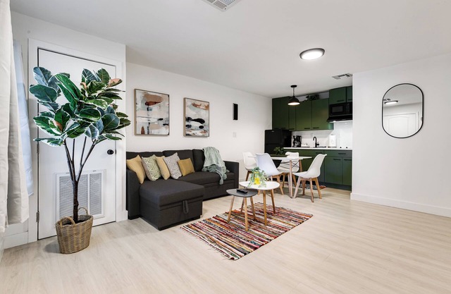 Captivating 2-BR apartment for 6 people