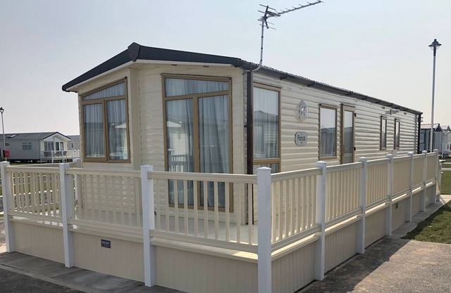 Captivating 3-Bed Caravan at Golden Palm Skegness