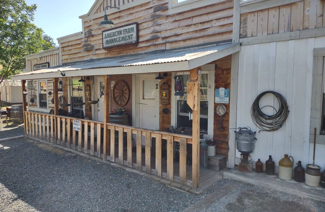 Captivating Barn-Blacksmith Shop nearby GIANT SEQUOIAS