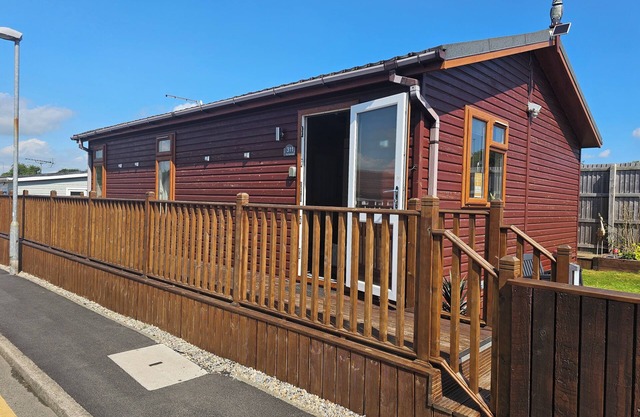 Captivatingly Stunning 2-Bed Cabin in Bridlington