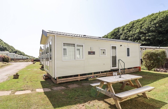 CARAVAN 7, family friendly, country holiday cottage in Plymouth