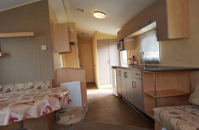 Caravane 8 couchages (3 chambres) dans un parc de vacances recherché près de la plage