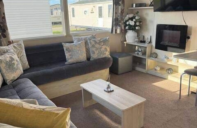 Oaklands Stunning Mini Lodge
