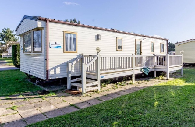 Caravan for hire at Breydon Water Holiday Park near Great Yarmouth ref 10035B
