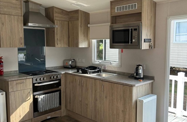 Caravansleeps4-beachfront-garden-patio