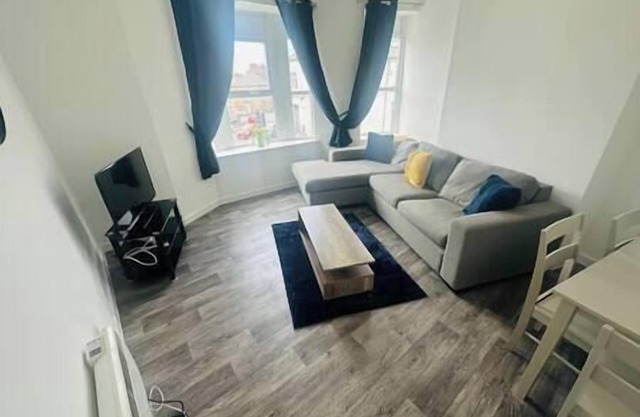 Cardiff flat no2 outskirts of city centre sleeps six