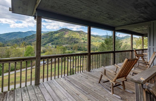 Cardinal at Springdale: Resort Home with Golf and Pool Access!
