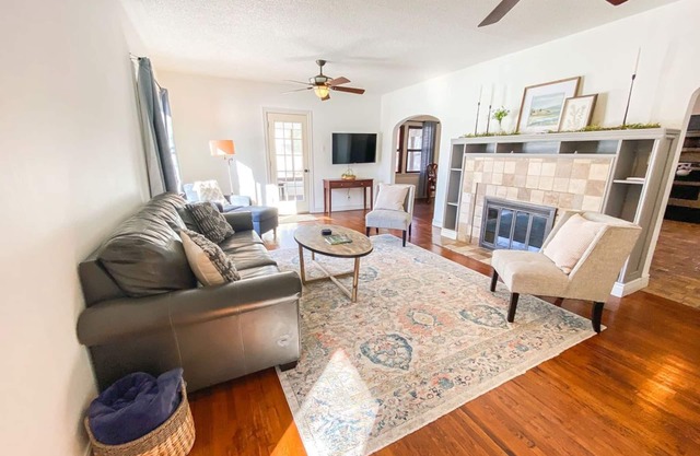 Cardinal House on Seminole - Charm and Comfort Await You