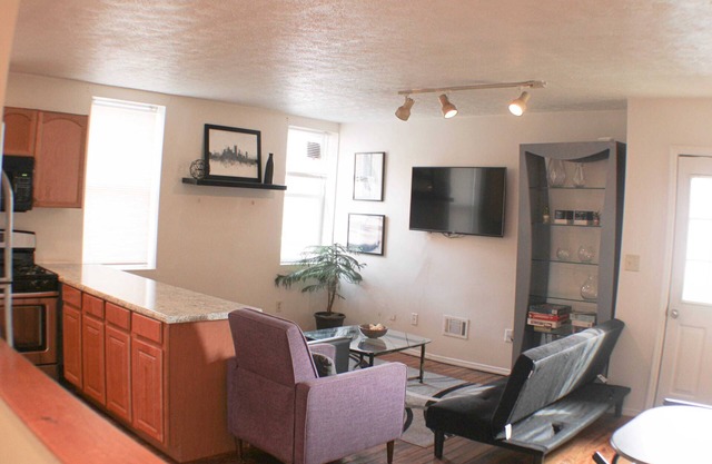 Carey Way Quarters-Stylish 3BR Loft-Prime Location