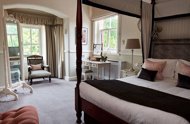 Careys Manor & Senspa