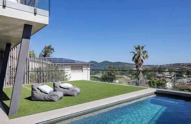 Cariad Haus ~ Luxurious Eco-Friendly Home with Panoramic Views & Pool