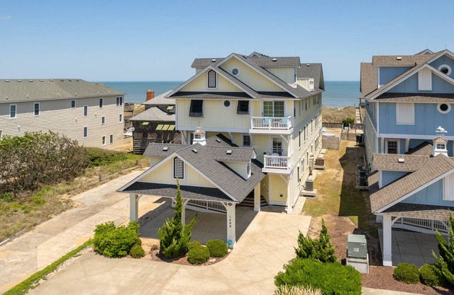 Caribbean Jewel, Oceanfront Sixteen Bedroom Vacation Home in Kill Devil Hills