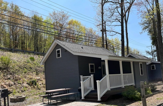 Carins 12 - Lakeside Cabins