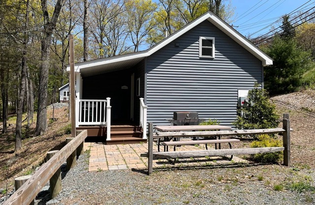 Carins 13 - Lakeside Cabins