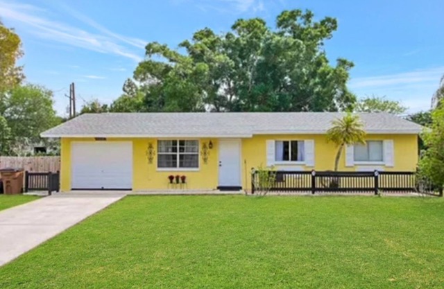 Carlita's 4 Home Boat Lovers Retreat Pet Friendly in wonderful North Fort Myers