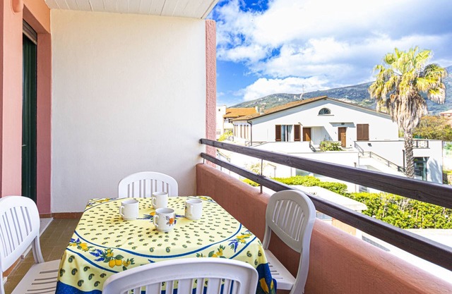 Carlotta, apartment a few steps from the pedestrian center of Marina di Campo equipped with air cond