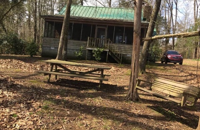 Rustic Lake Cabin AL