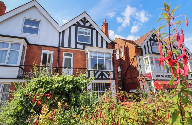 CARLTON HOUSE, pet friendly, character holiday cottage in Skegness