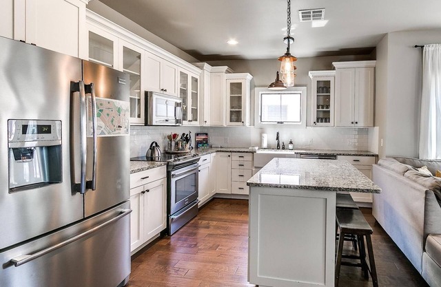 Adorable chalet de 3 chambres, 2 1/2 salles de bain avec espace pour toute la famille!