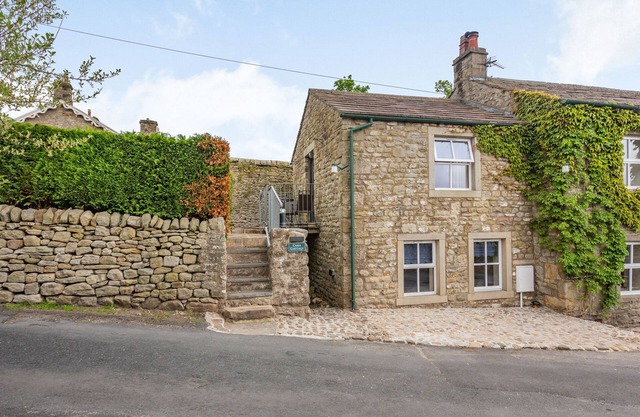 Carn Cottage, LONG PRESTON